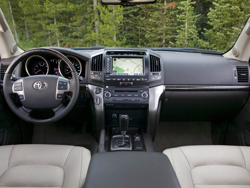 ОСАО «Россия» в Новосибирске застраховал Toyota Land Cruiser на 2,5 млн рублей