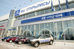 Сургутский филиал застраховал машины в автосалоне «Сибкар+»