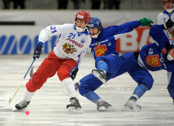 «СОГАЗ-Жизнь» застраховала сборные команды по хоккею с мячом