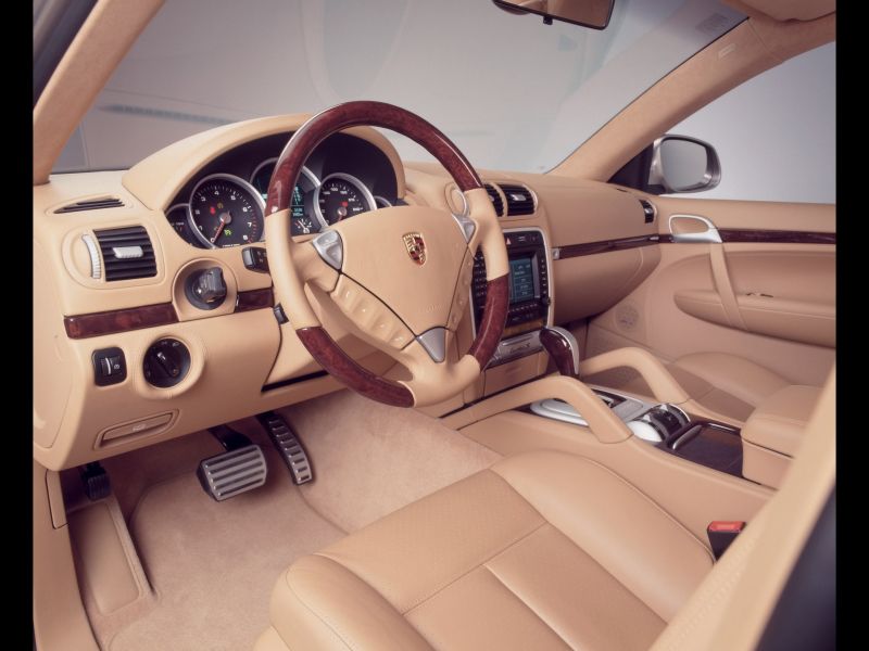 ГСК «Югория» в Ростовской области застраховала автомобиль на 8,1 млн рублей