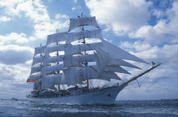 ОСАО «Россия» во Владивостоке застраховал фрегат «Надежда» на 114 млн рублей