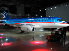 "Сургутнефтегаз" застраховал самолет Sukhoi Superjet 100 на 240,5 млн. руб.