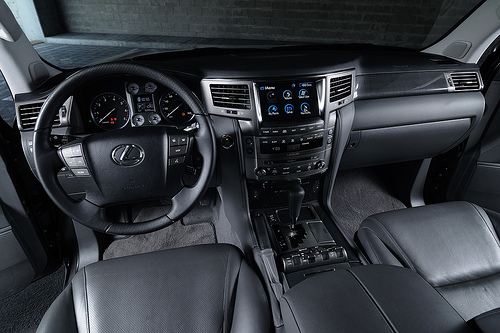 ОСАО «Россия» застраховала автомобиль Lexus LX570 на 3,3 млн рублей 